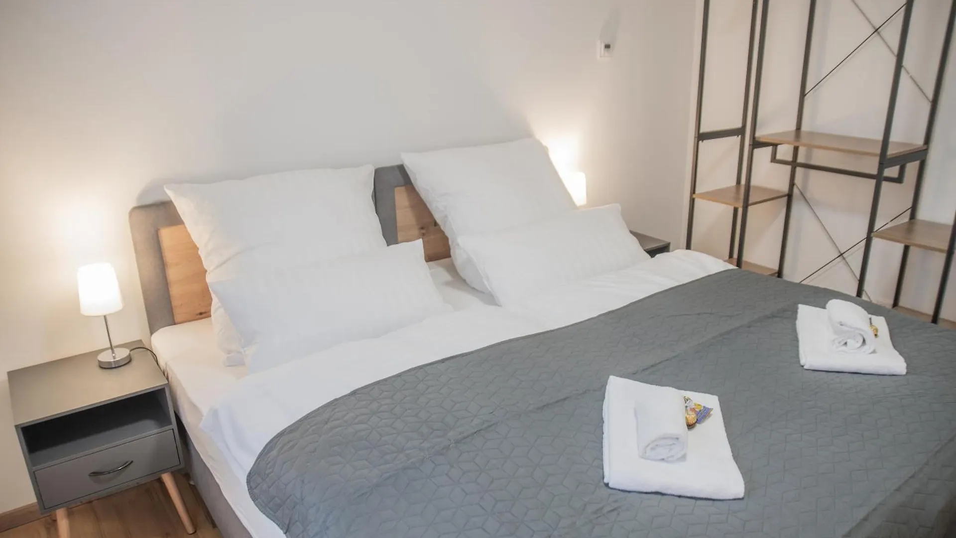 Prime 47 - Neuwertige Wohnung Schluesselfeld Germany
