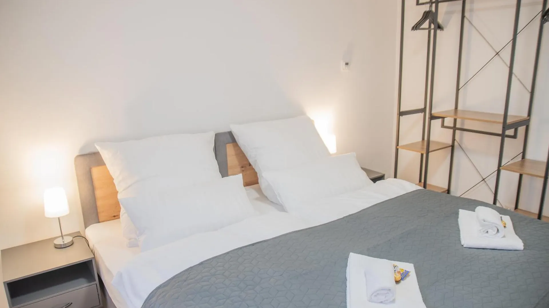 Prime 47 - Neuwertige Wohnung Schluesselfeld 0*,
