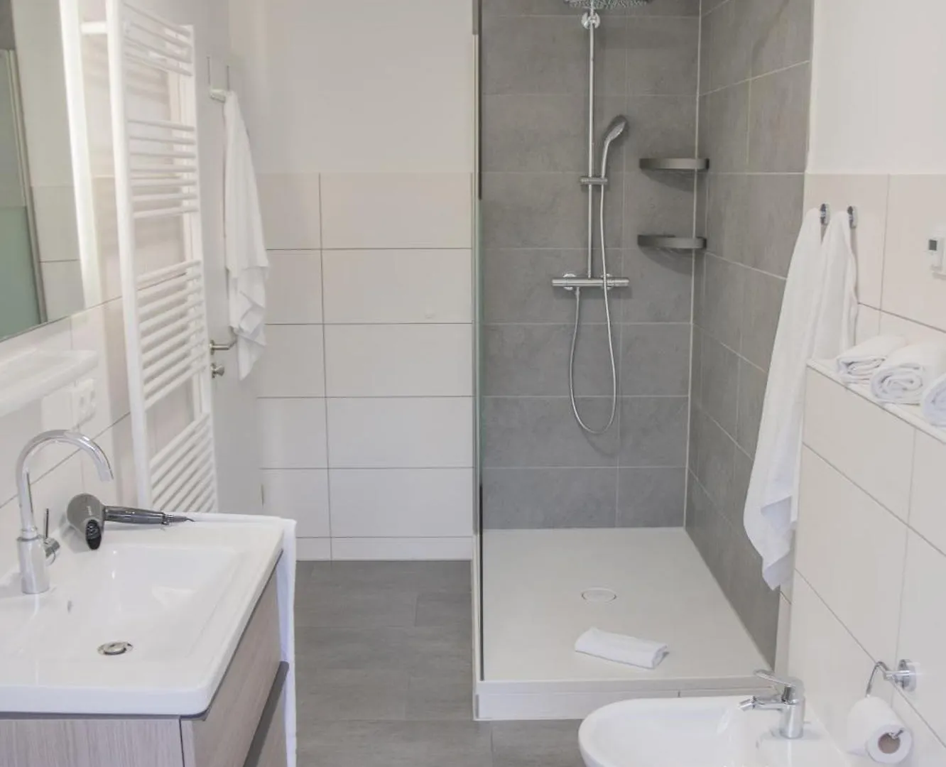 Prime 47 - Neuwertige Wohnung Schluesselfeld Apartment
