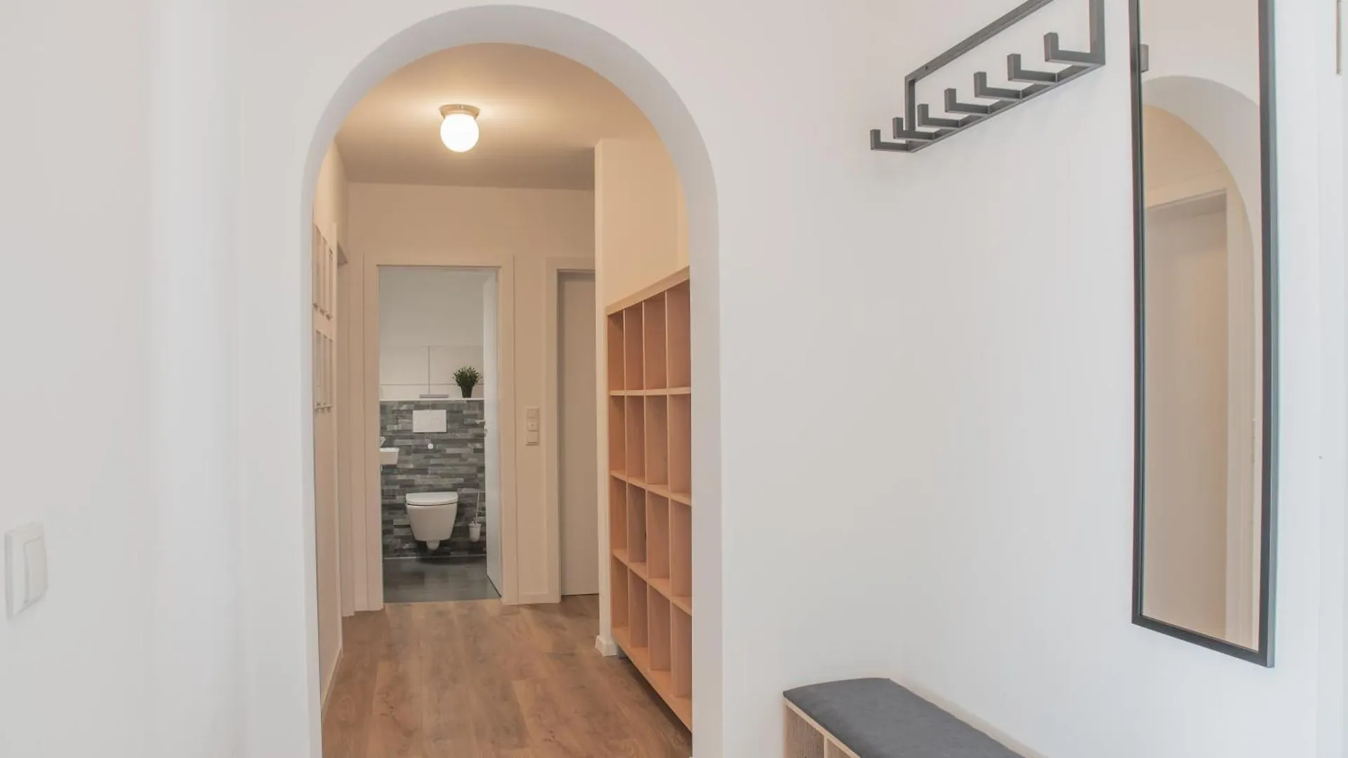 Prime 47 - Neuwertige Wohnung Schlüsselfeld 0*,  Německo